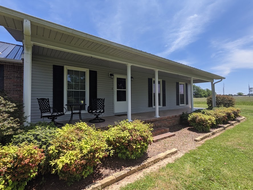 6 Power Station Road Taft, TN 38488 - Photo 2 of 29 front view of a house with a yard