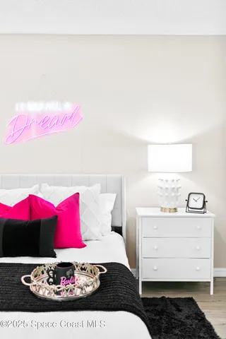 a black and white photo of a living room