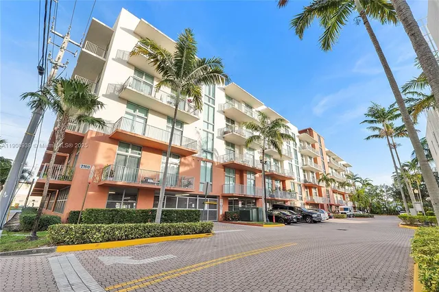 $349,900 | 2100 Van Buren Street, Unit 102, Hollywood, FL 33020