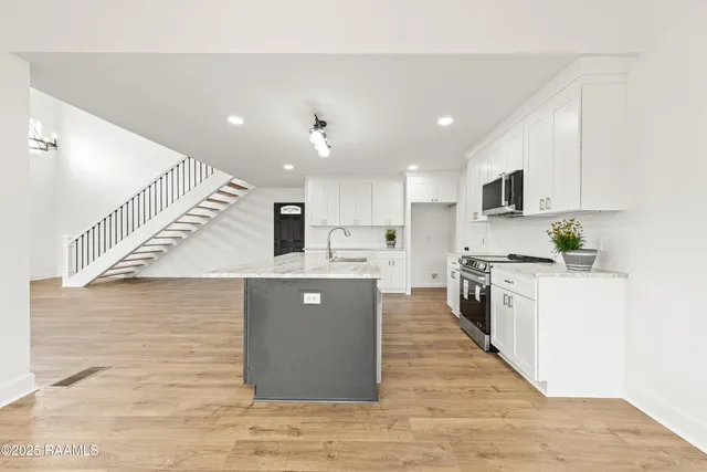 $2,700 | 1100 F Vieux Jacquet Road, Broussard, LA 70518