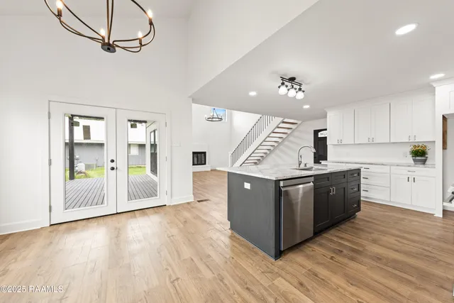 $2,700 | 1100 F Vieux Jacquet Road, Broussard, LA 70518