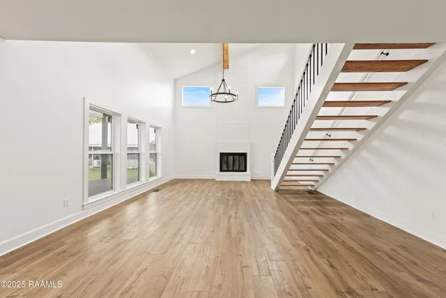 $2,700 | 1100 F Vieux Jacquet Road, Broussard, LA 70518