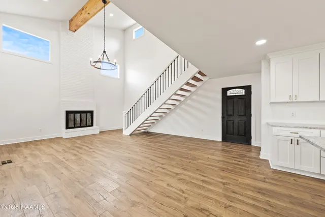 $2,700 | 1100 F Vieux Jacquet Road, Broussard, LA 70518