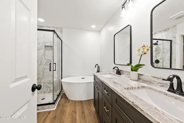 $2,700 | 1100 F Vieux Jacquet Road, Broussard, LA 70518