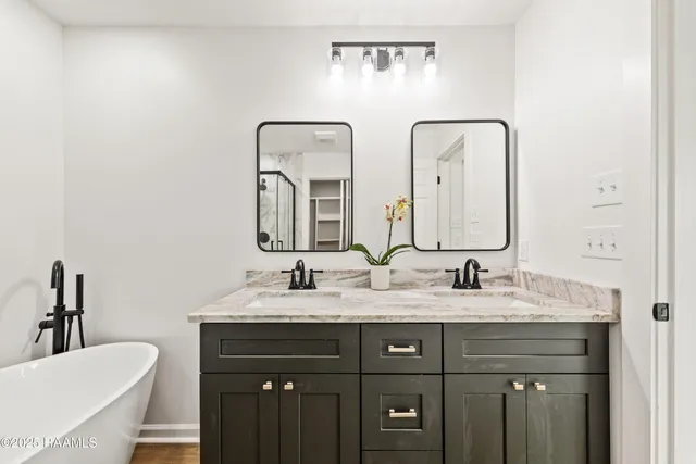 $2,700 | 1100 F Vieux Jacquet Road, Broussard, LA 70518