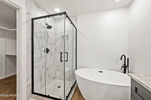 $2,700 | 1100 F Vieux Jacquet Road, Broussard, LA 70518