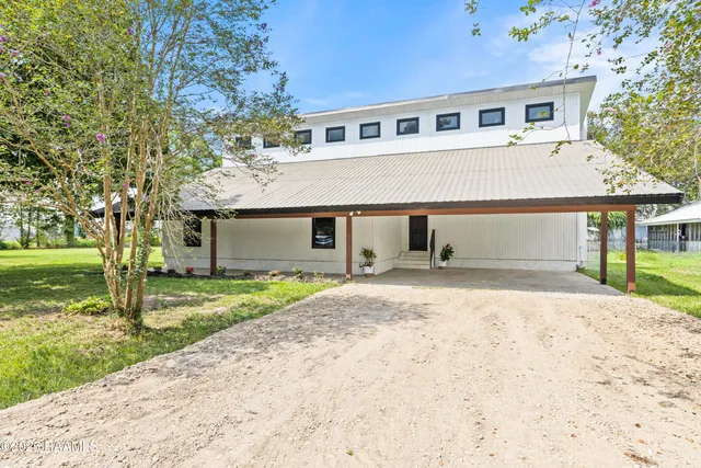 $2,700 | 1100 F Vieux Jacquet Road, Broussard, LA 70518