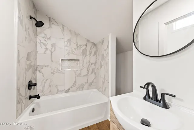 $2,700 | 1100 F Vieux Jacquet Road, Broussard, LA 70518