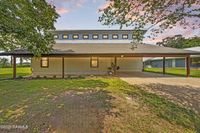 $2,700 | 1100 F Vieux Jacquet Road, Broussard, LA 70518