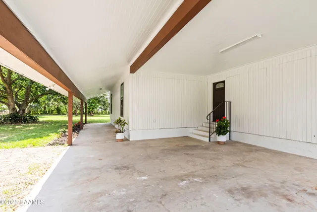 $2,700 | 1100 F Vieux Jacquet Road, Broussard, LA 70518