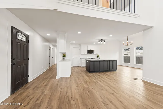 $2,700 | 1100 F Vieux Jacquet Road, Broussard, LA 70518