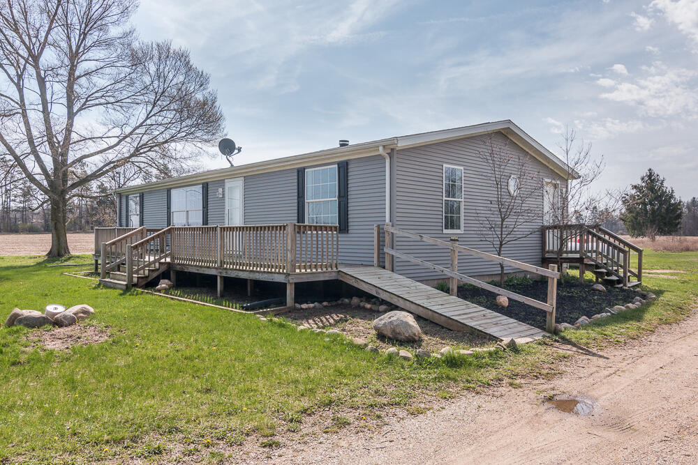 53573 92nd Avenue Decatur, MI 49045 - Photo 5 of 36 Side