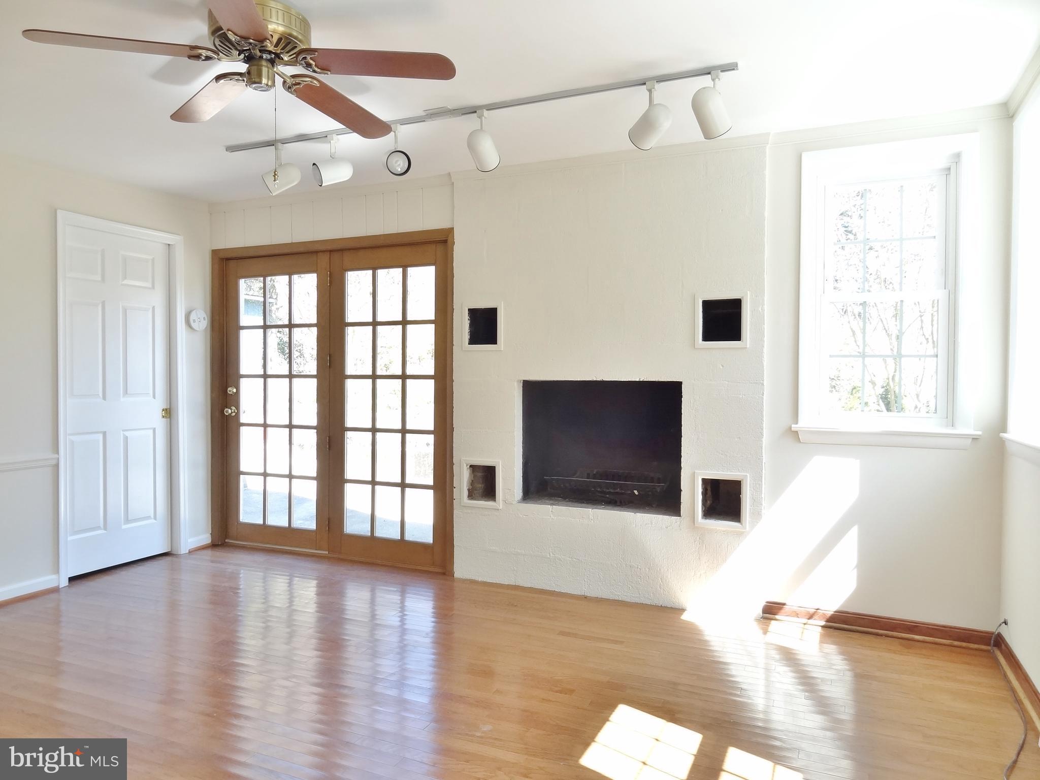 1 Ridge Road, Unit A Greenbelt, MD 20770 - Photo 13 of 13 Living Room