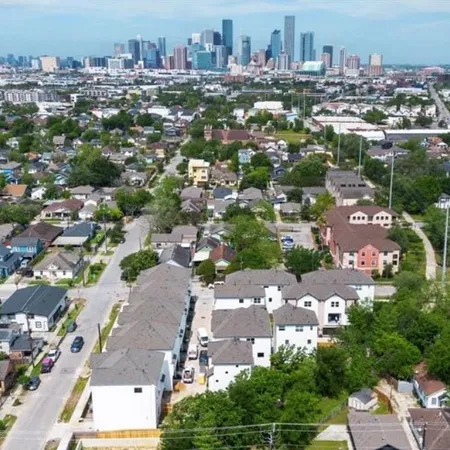 $3,590 | 131 Eastwood Street, Houston, TX 77011