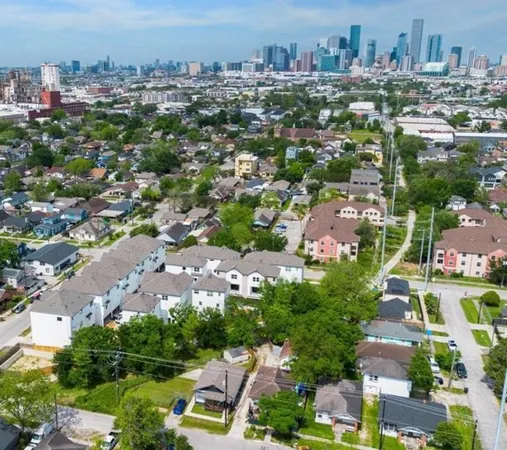 $3,590 | 131 Eastwood Street, Houston, TX 77011