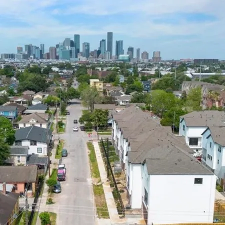 $3,590 | 131 Eastwood Street, Houston, TX 77011