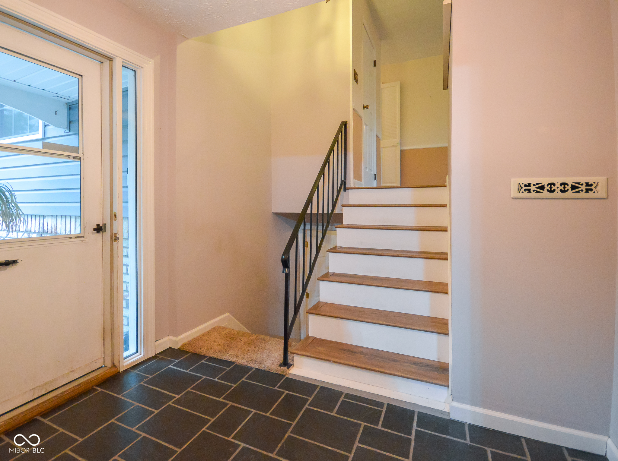 4022 East Stop 10 Road Indianapolis, IN 46237 - Photo 4 of 31