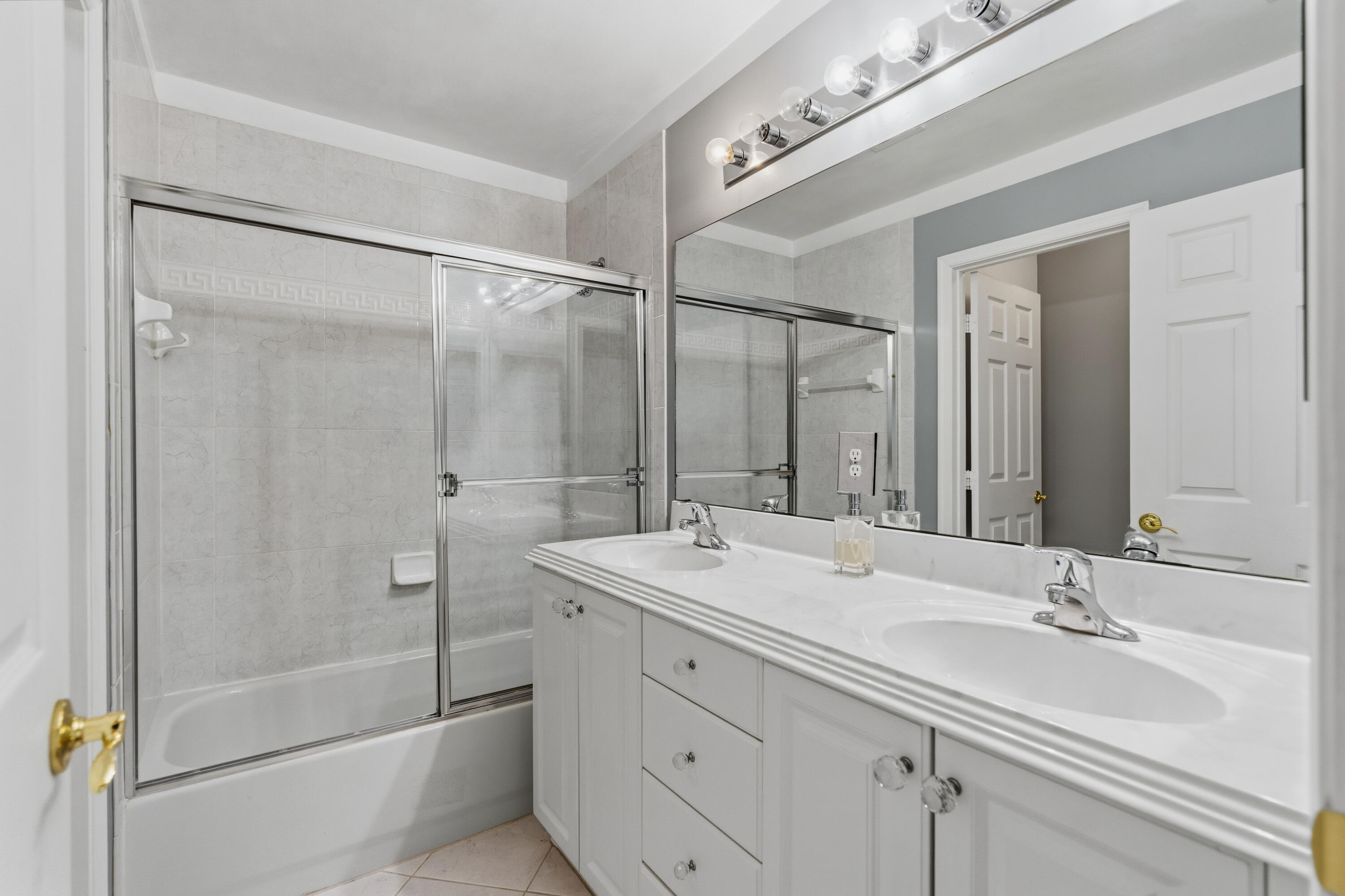 15744 Southwest 53rd Court Miramar, FL 33027 - Photo 31 of 56 DSC01586