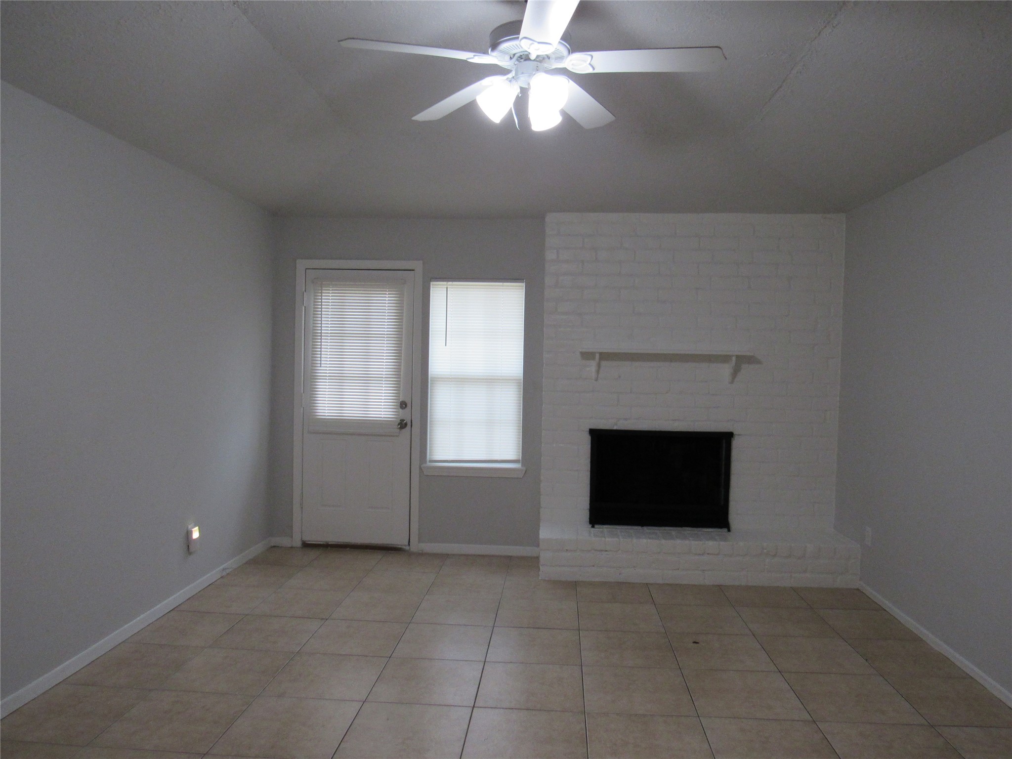 8619 Little River Road Houston, TX 77064 - Photo 4 of 28 Gallery Image 4