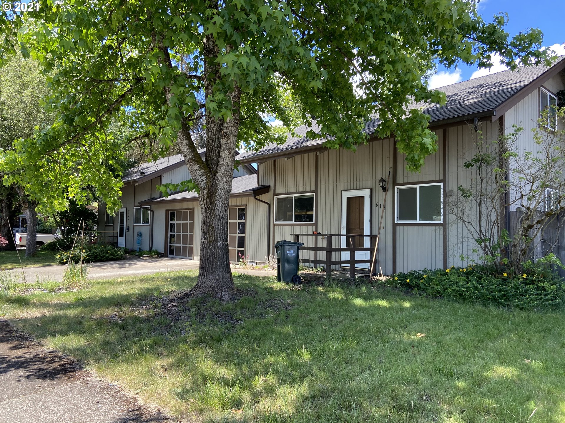 608 53rd Street Springfield, OR 97478 - Photo 2 of 19