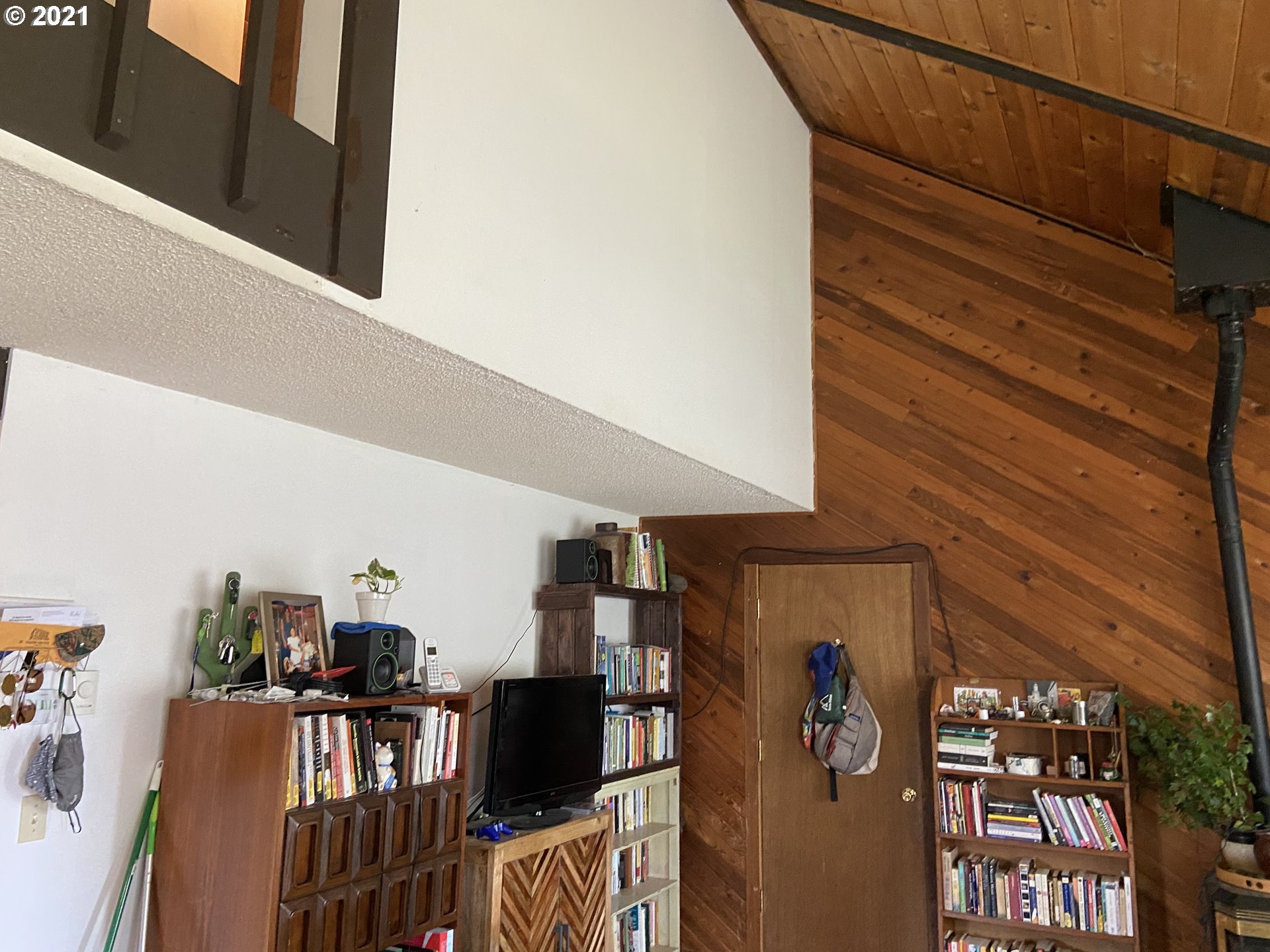 608 53rd Street Springfield, OR 97478 - Photo 12 of 19