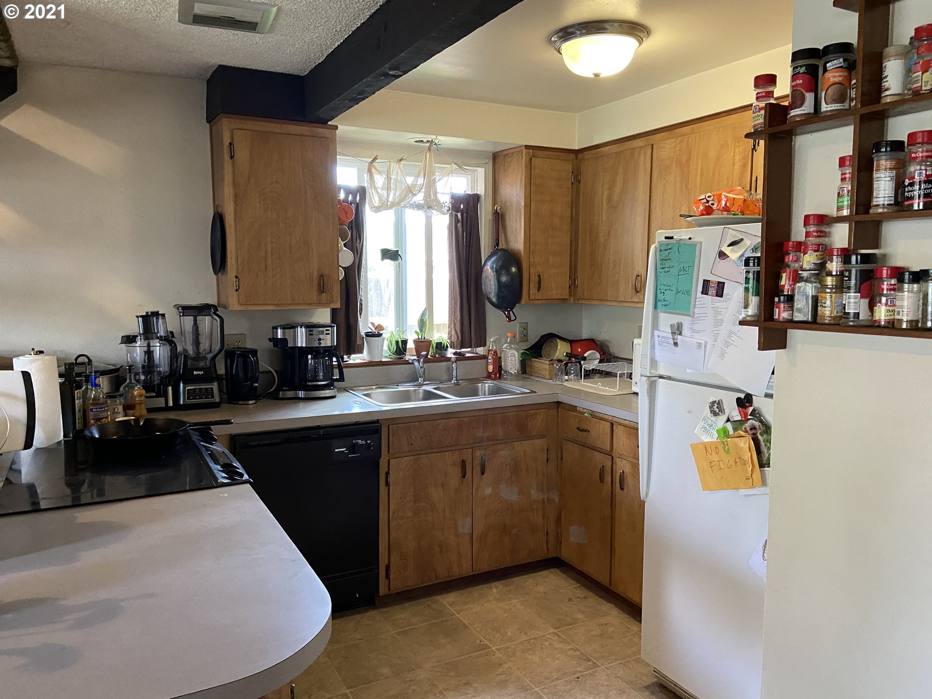 608 53rd Street Springfield, OR 97478 - Photo 8 of 19