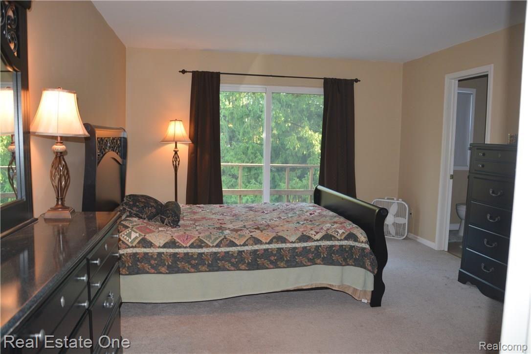 2294 Chippenham Chase Rochester, MI 48306 - Photo 14 of 23 17.JPG