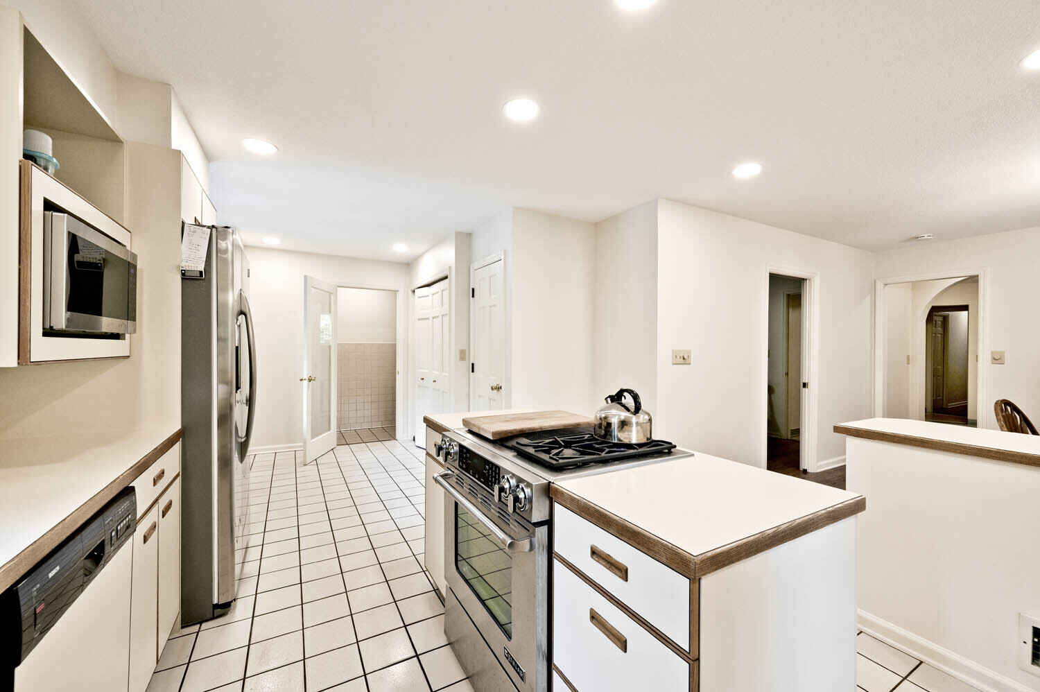 5042 Fall Creek Road Indianapolis, IN 46220 - Photo 17 of 58