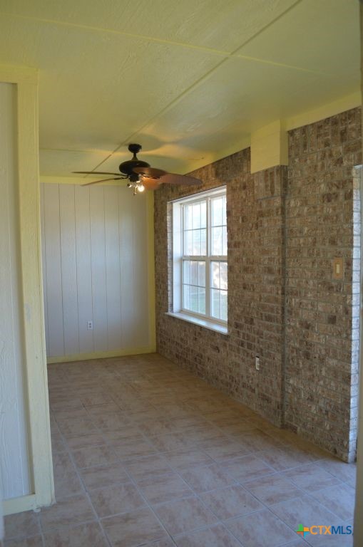 4411 Kit Carson Trail Killeen, TX 76542 - Photo 40 of 45 an empty room with a ceiling fan and a window