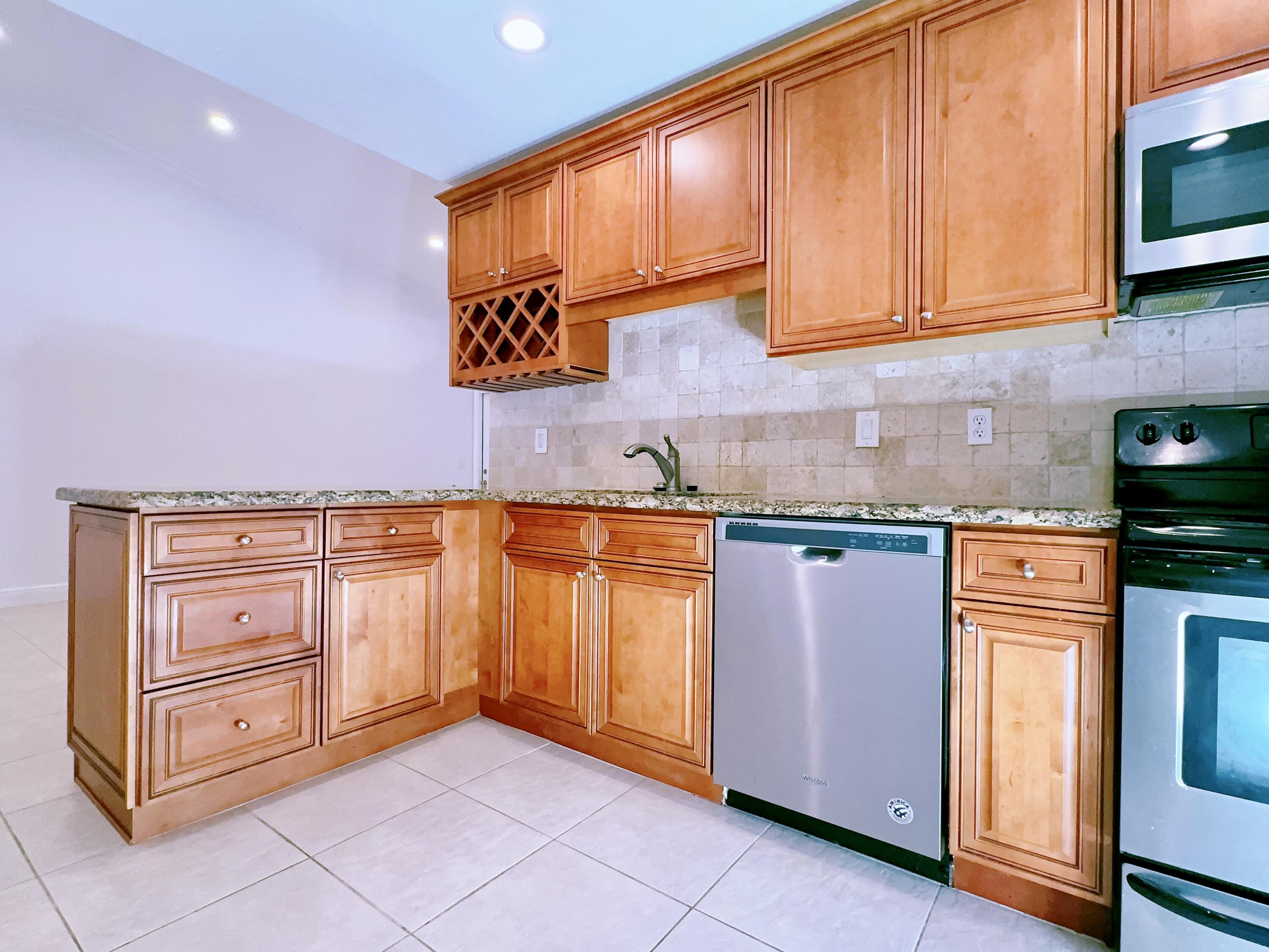 3150 Leewood Terrace, Unit L221 Boca Raton, FL 33431 - Photo 7 of 26 Kitchen_2