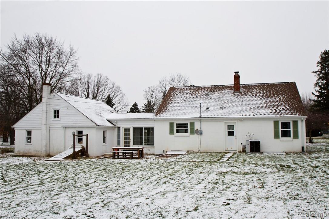 1067 Turrill Road Lapeer, MI 48446 - Photo 5 of 30 IMG_8301.jpg