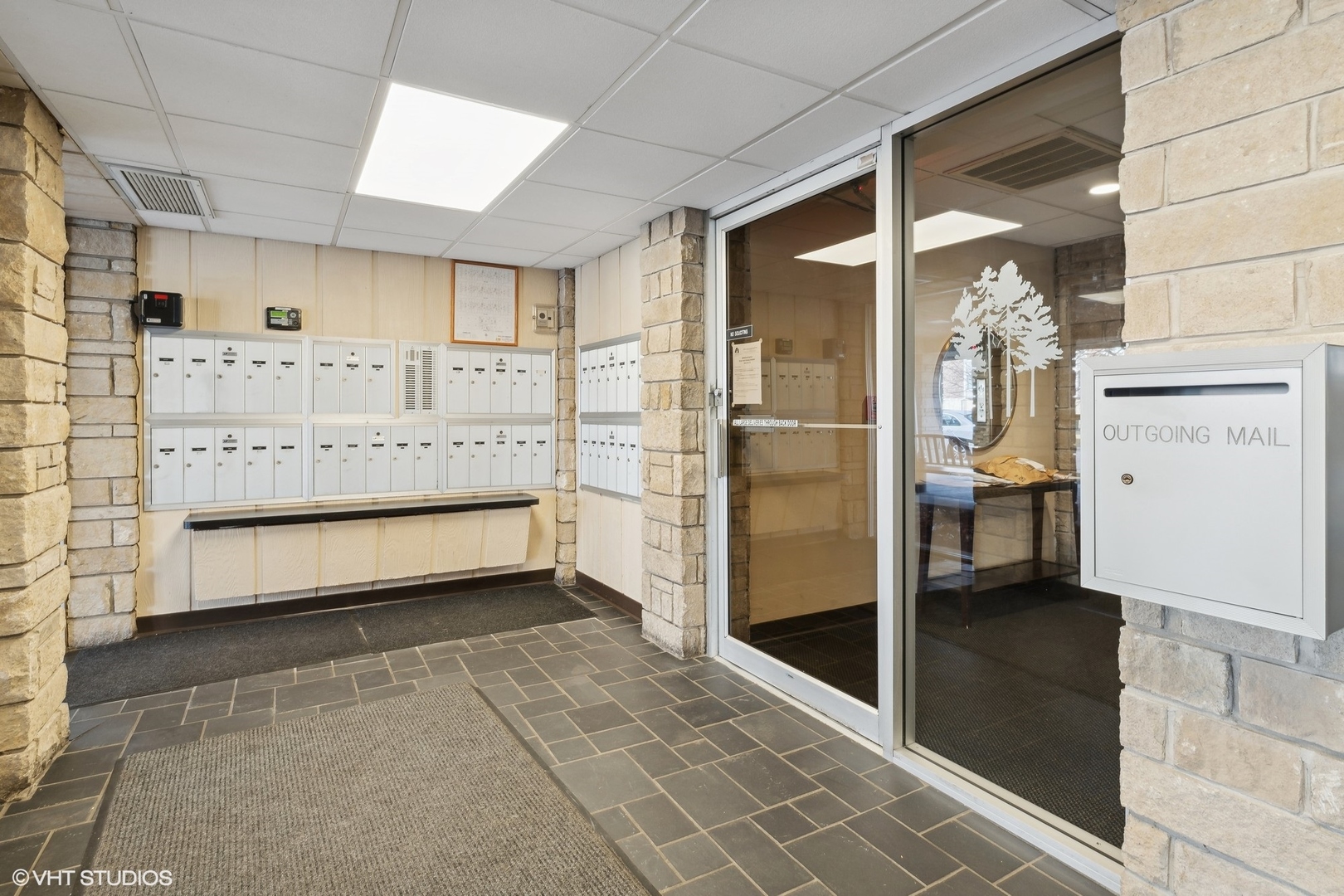 2500 Windsor Mall, Unit 1N Park Ridge, IL 60068 - Photo 18 of 19 Gallery Image 18