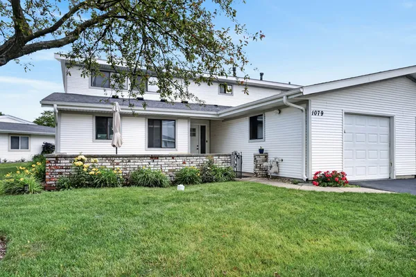 $369,000 | 1079 Foxboro Court, Schaumburg, IL 60193