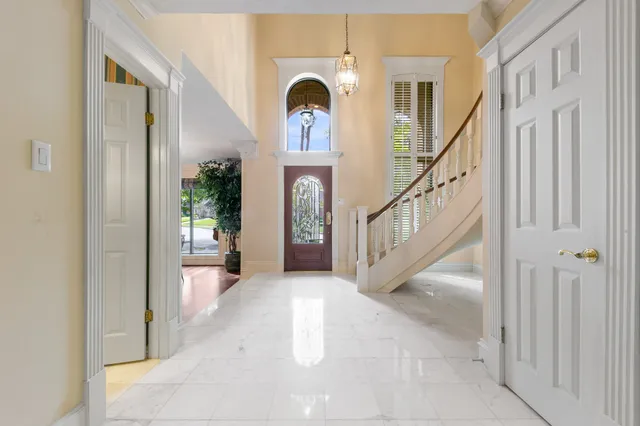 a view of an entryway with a livingroom