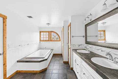 $1,795,000 | 2 Bridies Path, Southampton, NY 11968