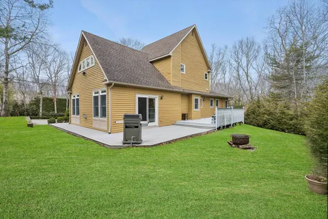 $1,795,000 | 2 Bridies Path, Southampton, NY 11968