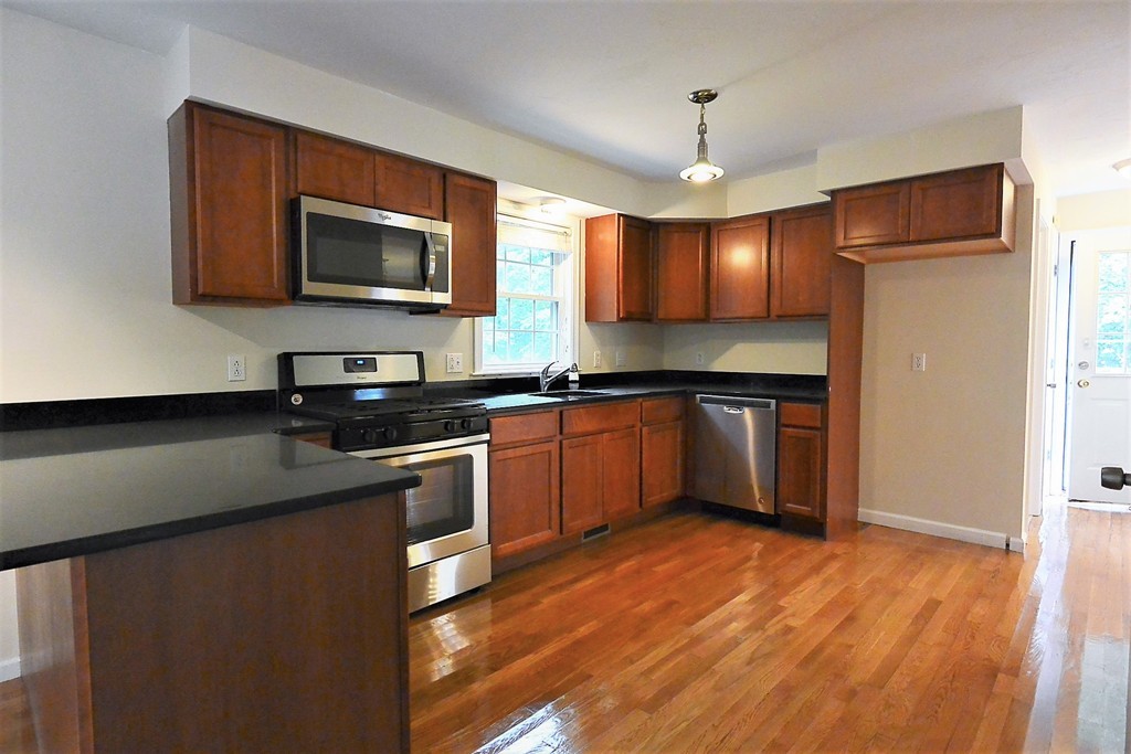 25 Woodlawn Road Randolph, MA 02368 - Photo 8 of 27 Gallery Image 8