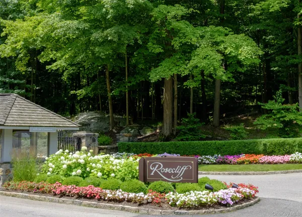 $1,299,000 | 8 Justine Court, Briarcliff Manor, NY 10510