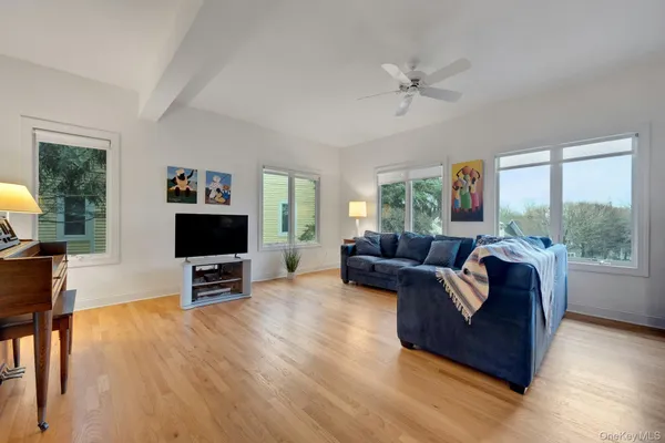 $1,299,000 | 8 Justine Court, Briarcliff Manor, NY 10510