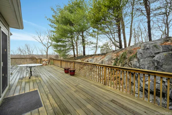 $1,299,000 | 8 Justine Court, Briarcliff Manor, NY 10510