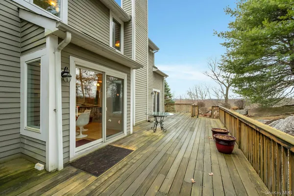 $1,299,000 | 8 Justine Court, Briarcliff Manor, NY 10510