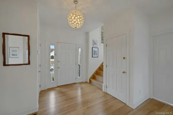 $1,299,000 | 8 Justine Court, Briarcliff Manor, NY 10510