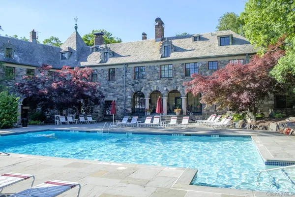 $1,299,000 | 8 Justine Court, Briarcliff Manor, NY 10510