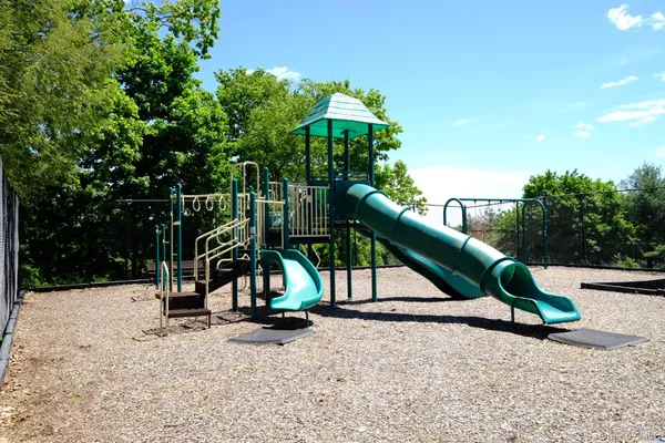 $1,299,000 | 8 Justine Court, Briarcliff Manor, NY 10510