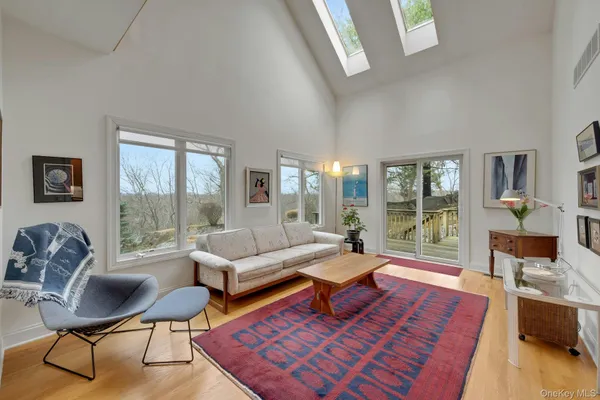 $1,299,000 | 8 Justine Court, Briarcliff Manor, NY 10510