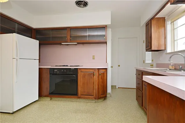 $299,000 | 986 Ridge Road, Ambridge, PA 15003