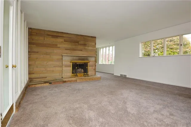 $299,000 | 986 Ridge Road, Ambridge, PA 15003