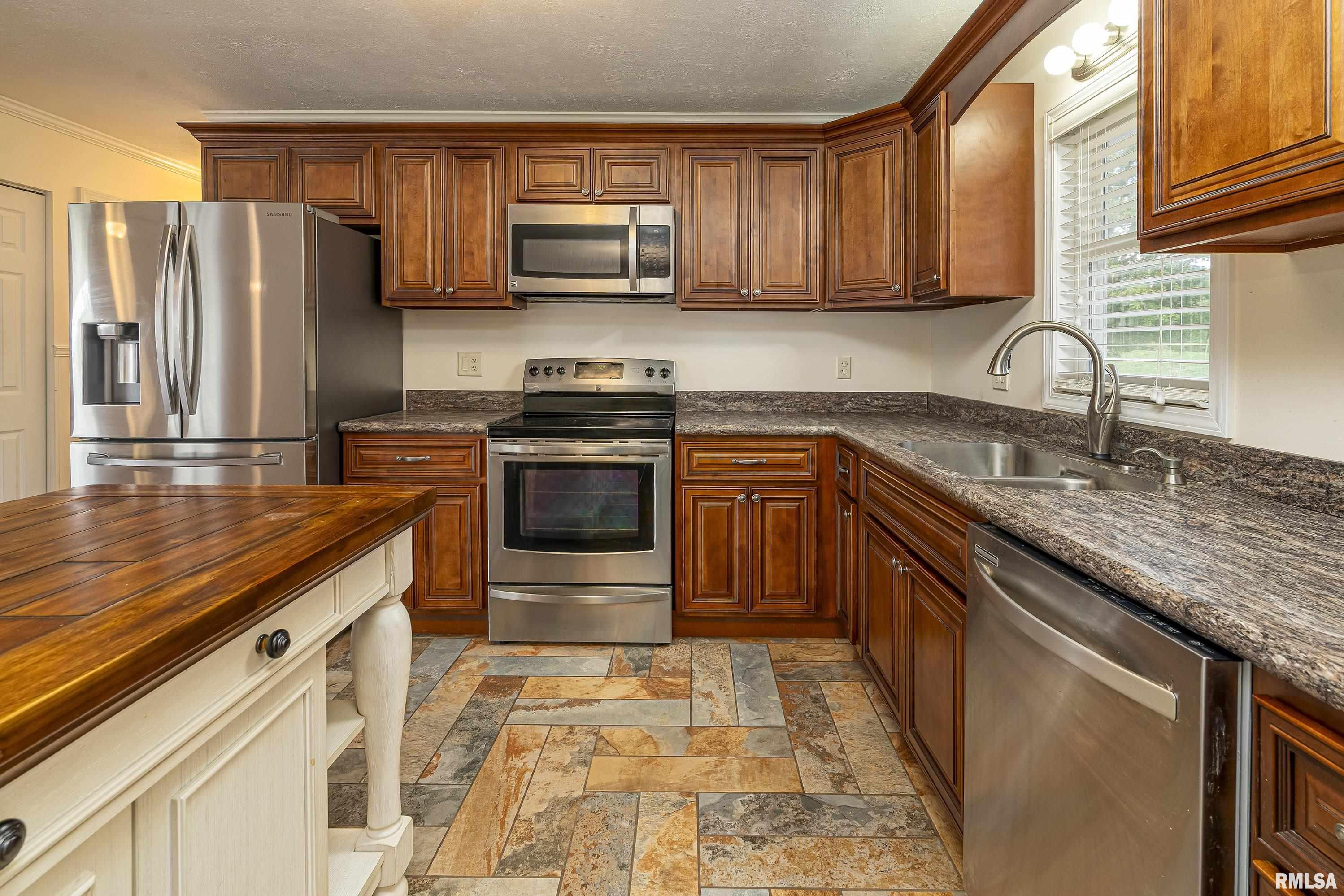 13422 Dwina Road Pittsburg, IL 62974 - Photo 7 of 28 Gallery Image 7