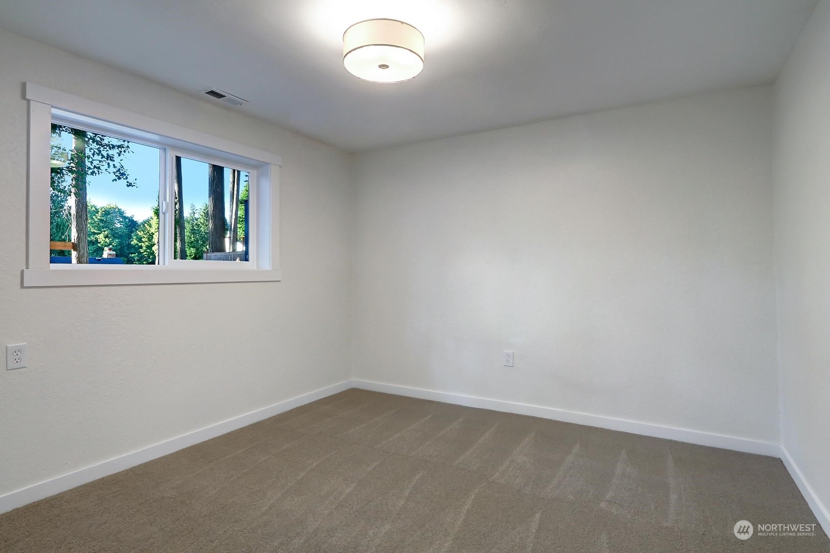 2029 Timber Trail Bothell, WA 98012 - Photo 15 of 24 an empty room with a window