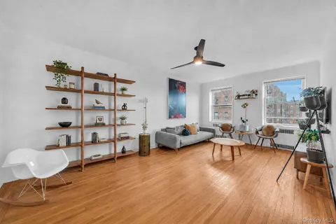$775,000 | 7615 35th Avenue, Unit 4E | Jackson Heights